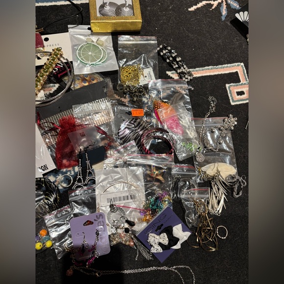 Jewlery bundle - Picture 3 of 5